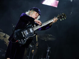 angus-young402000x1500