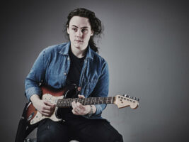 Chris-Buck402000x1500