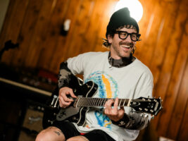 John-Gourley-Gretsch-Broadkaster-hero402000x1500
