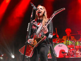 Lzzy-Hale-3402000x1500