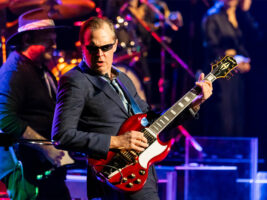 joe-bonamassa402000x1500