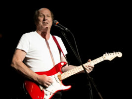Adrian-Belew402000x1500