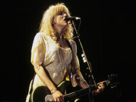 Courtney-Love-Hole-1994-credit-Jim-Steinfeldt-Michael-Ochs-Archives-Getty401400x1050