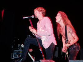 Layne-Staley-Jerry-Cantrell-Alice-in-Chains-1992-credit-Ebet-Roberts-Redferns-Getty402000x1500