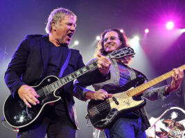 Alex-Lifeson-and-Geddy-Lee402000x1500