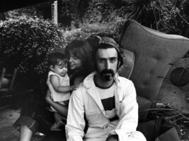 Frank-Zappa-Moon402000x1500