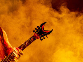 dean-headstock402000x1500