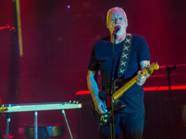 David-Gilmour-new-with-Strat402000x1500
