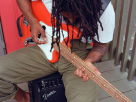 fender-pre-owned-reverb-shop402000x1500