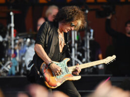 Aerosmith-Joe-Perry402000x1500