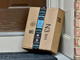 Amazon-Box-Jeramey-Lende-Alamy-Stock-Photo401400x1050