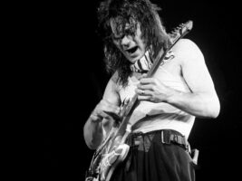 Eddie-Van-Halen-new402000x1500