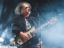 The-Cure-Robert-Smith402000x1500