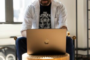 Apple-Macbook-Pro-2024-05