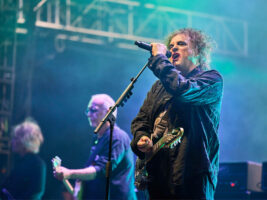 The-Cure-Robert-Smith402000x1500
