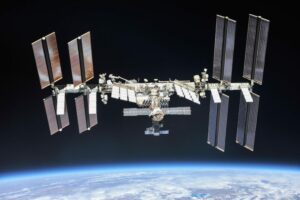 iss-space-earth-orbit-e1723039624880