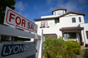 A-for-sale-sign-in-front-of-a-house