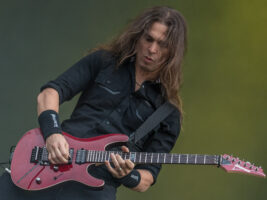 Kiko-Loureiro402000x1500