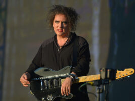 Robert-Smith-The-Cure402000x1500