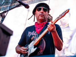 Tom-Morello-guitar-new402000x1500