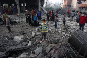 Children-stand-on-a-pile-of-rubble-in-the-northern-Gaza-Strip