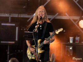 Jerry-Cantrell-new-2025402000x1500