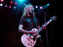 Jerry-Cantrell402000x1500