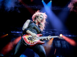 Nita-Strauss402000x1500