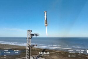 Starship-Booster-Catch-Boca-Chica