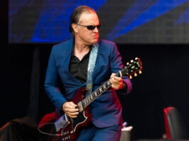 Joe-Bonamassa-new-1402000x1500
