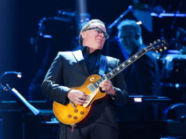 Joe-Bonamassa-new-2025402000x1500