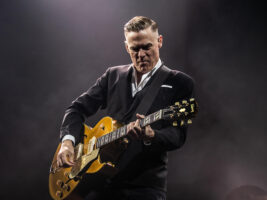 Bryan-Adams402000x1500