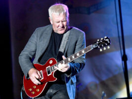alex-lifeson402000x1500