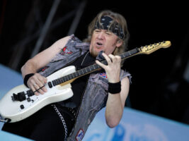 Adrian-Smith-Iron-Maiden402000x1500