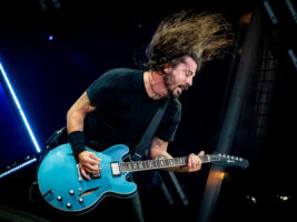 Dave-Grohl-Gibson-DG-335-hero-credit-Mark-Horton-Getty402000x1500