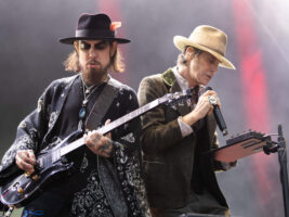 Dave-Navarro-Perry-Farrell402000x1500