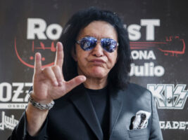 Gene-Simmons-Kiss402000x1500
