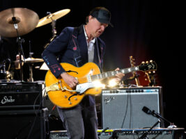 Joe-Bonamassa402000x1500