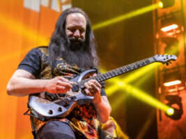 John-Petrucci-Guitar402000x1500