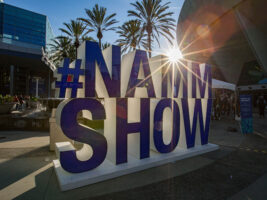 NAMM-Guitar402000x1500