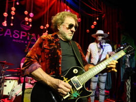 Sammy-Hagar-1-new402000x1500
