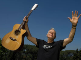 tommy-emmanuel402000x1500