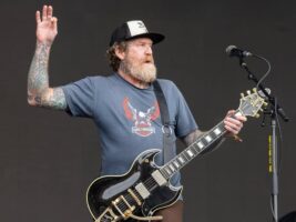 Brent-Hinds-Mastodon402000x1500