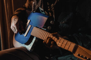 GUITAR-HERO-VERSO-INSTRUMENTS-SINE-CREDIT-RACHEL-BILLINGS402560x1707