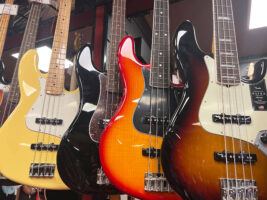 Guitar-store-2402000x1500