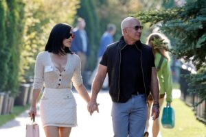 Jeff-Bezos-and-Lauren-Sanchez-at-a-tech-conference-1