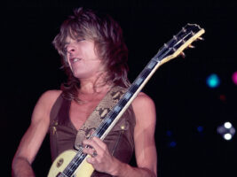 Randy-Rhoads-Gibson-Les-Paul-Custom-1981-image-Gary-Gershoff-Getty-Images401400x1050