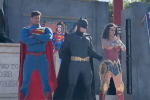 Six-flags-Superman-Batman-Wonder-Woman-io9-Gizmodo