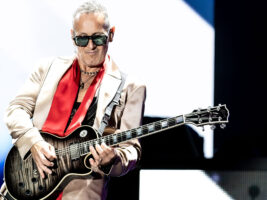 Vivian-Campbell-new402000x1500