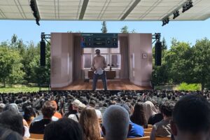 WWDC25-Apple-Vision-Pro-Controllers-Pickle-Pro